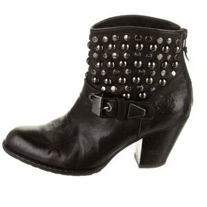 Stuart Weitzman 8.5 Black Grunge Studded Leather Ankle Moto Boots 3” Heel Black